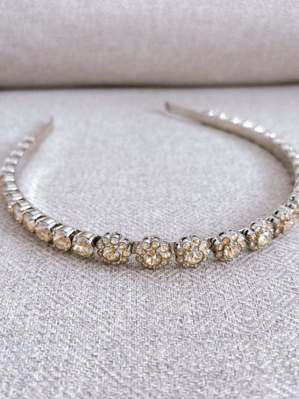 95% NEW MIUMIU HEADBAND WITH PACKAGING